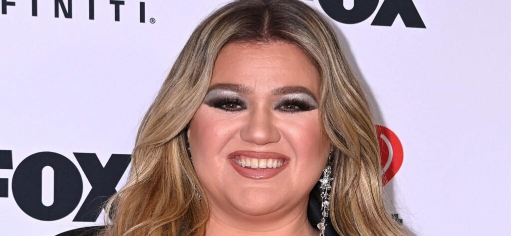 Kelly Clarkson’s Emotional Start To Her Vegas Residency