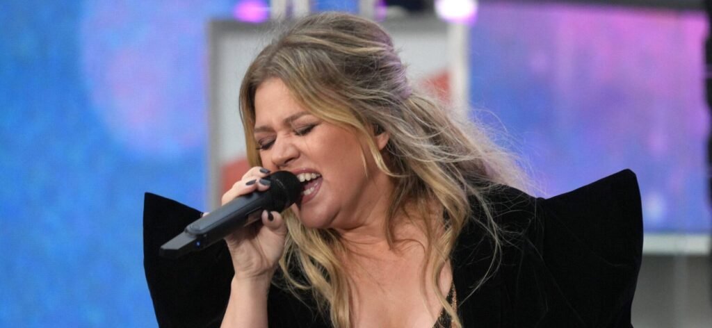 Kelly Clarkson Fighting ‘Hidden Battles’ That Led To Her Canceled Vegas Show