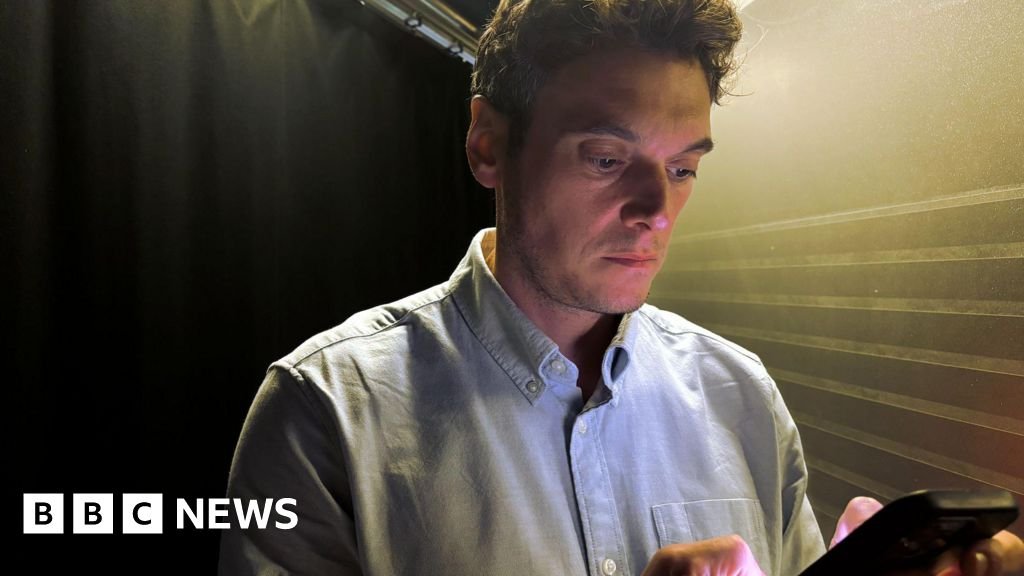 Criminals offer reporter money to hack BBC