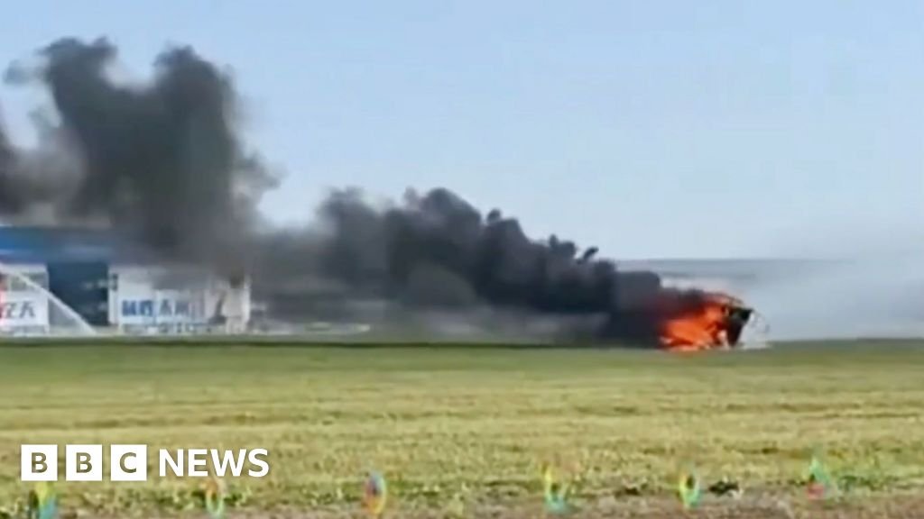 Flying cars crash into each other at air show in China