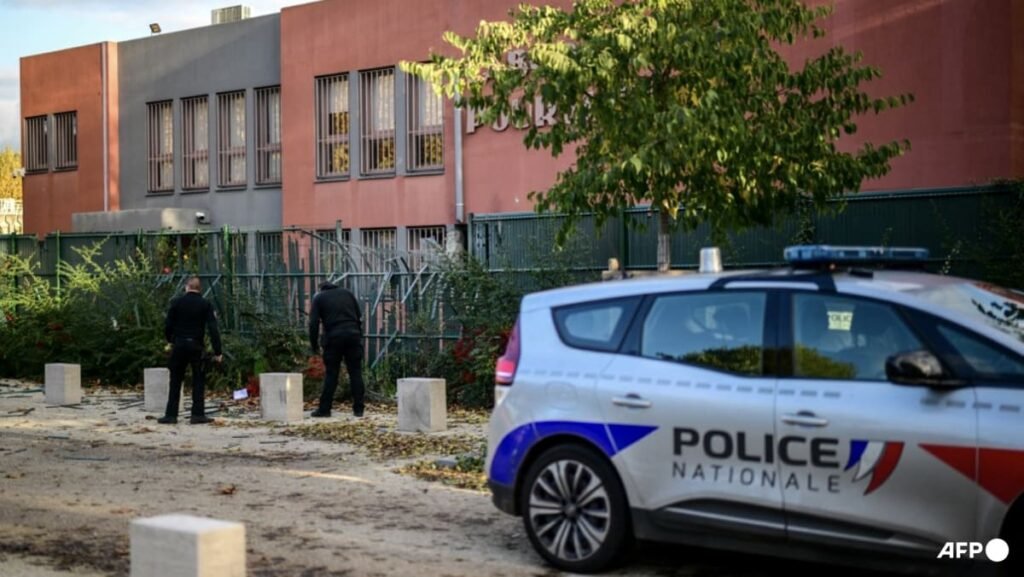 French police arrest six over armed robbery at gold laboratory