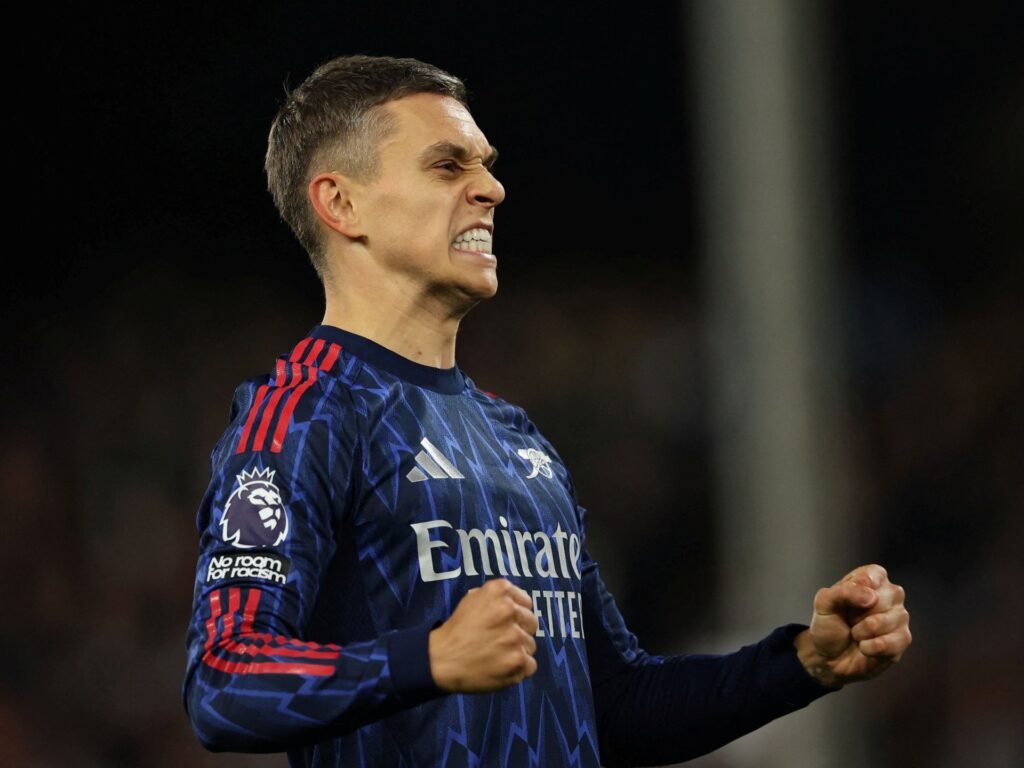 Arsenal beat Fulham to top Premier League after Man City down Everton | Football News