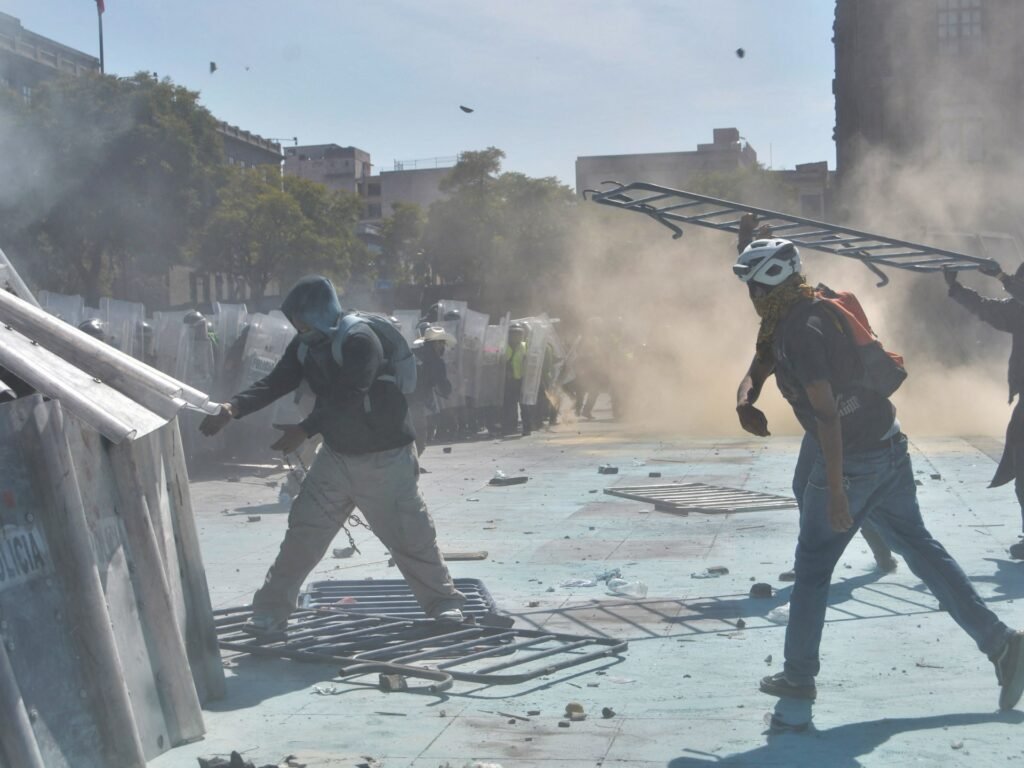 Protest in Mexico inspired by Gen Z movement draws older gov’t critics | Protests News