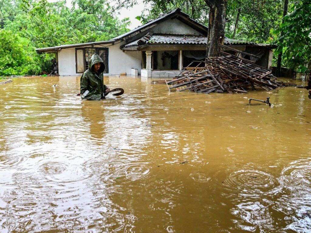 Sri Lanka seeks foreign help as Cyclone Ditwah death toll reaches 123 | Floods News