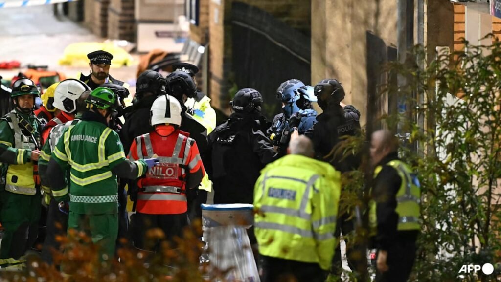 UK train stabbing wounds 10, two suspects arrested