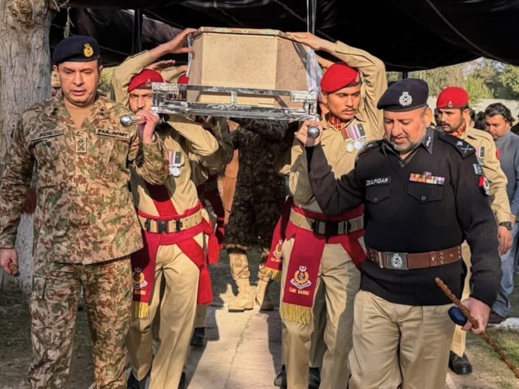 Bomb kills three Pakistani police officers close to Afghan border | Pakistan Taliban News