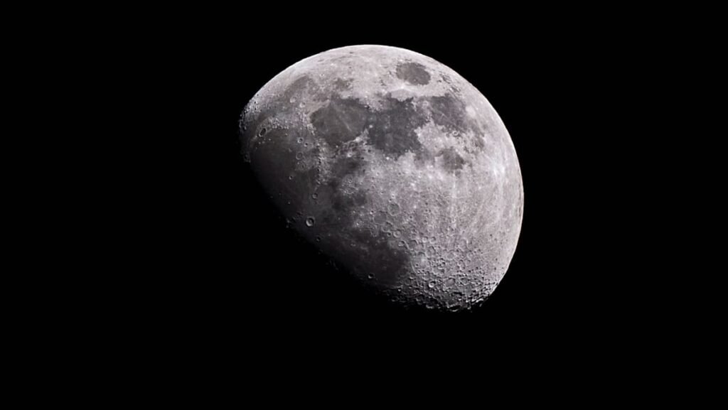 Russia plans a nuclear power plant on the moon within a decade