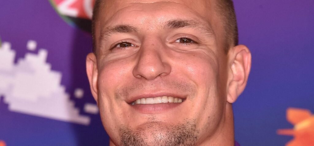 Rob Gronkowski Hilariously Recovers From Near Wipeout On NYE