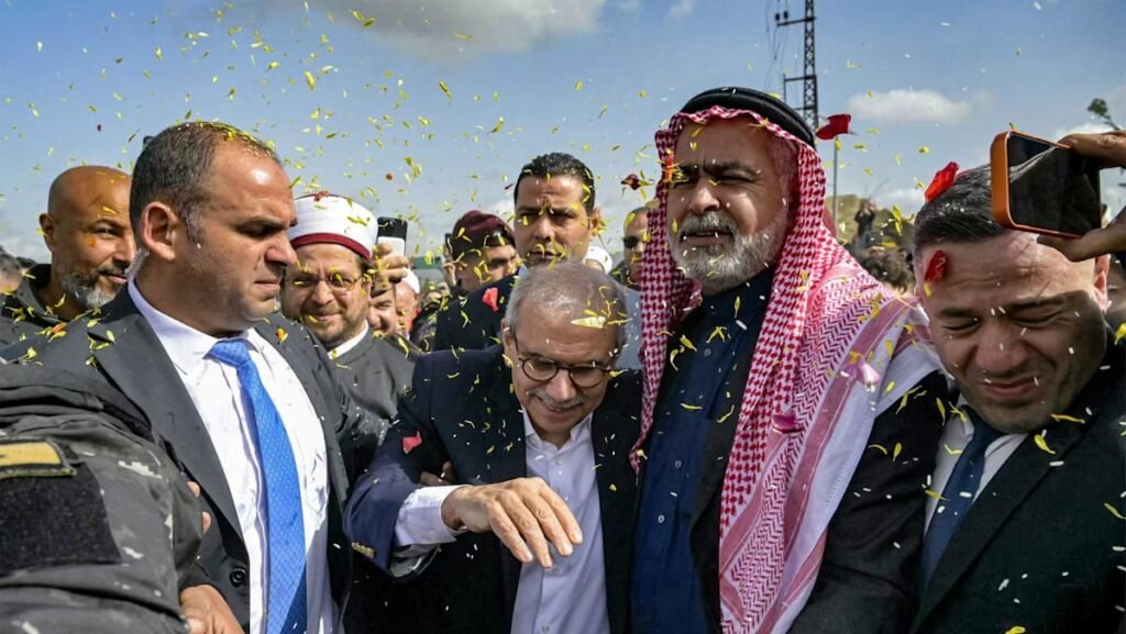 Lebanon PM pledges reconstruction on visit to ruined border towns