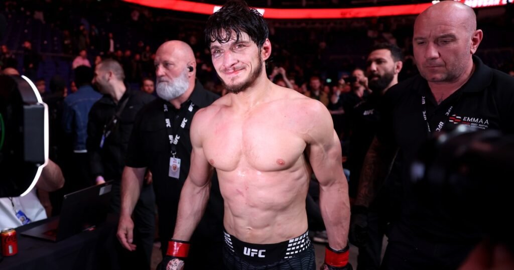 Evloev upsets Murphy, sets up featherweight title shot against Volkanovski | Mixed Martial Arts News