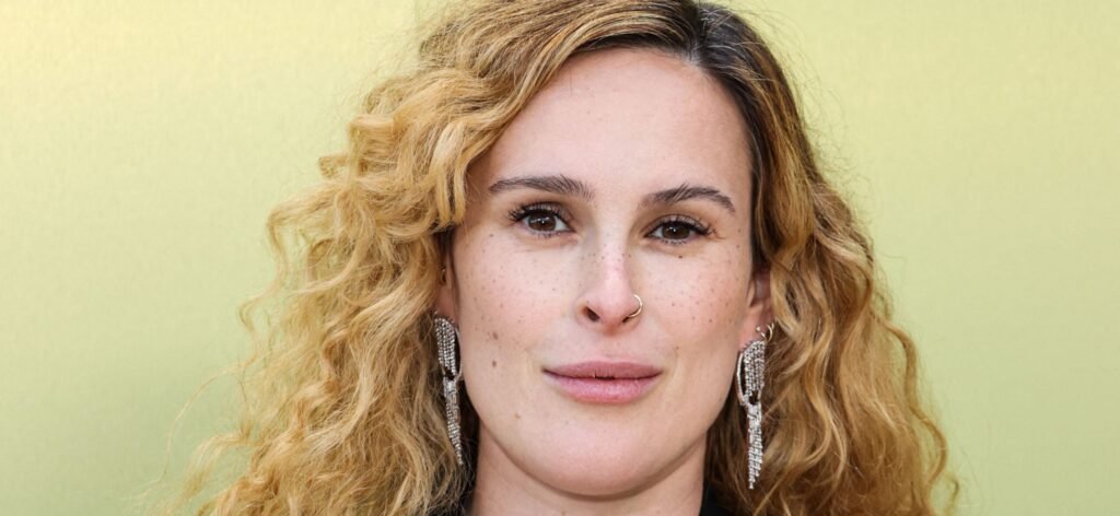 Rumer Willis Breastfeeding Post Divides Fans Online