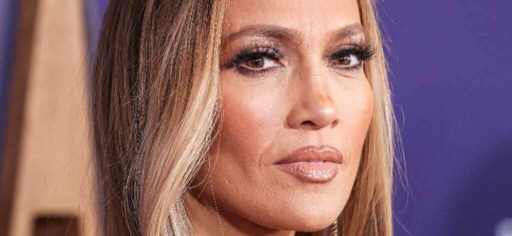 Jennifer Lopez Starts New Life In ‘Barbie’ Mansion
