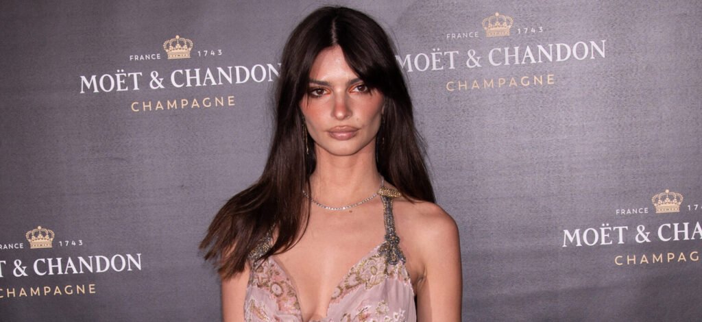 Emily Ratajkowski Explicit Photo And Essay Trashed As Harmful