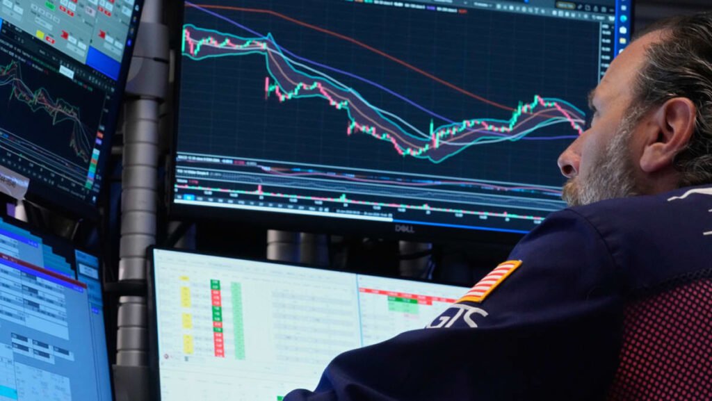 Nasdaq ends best quarter in 6 years as yen extends drop against dollar