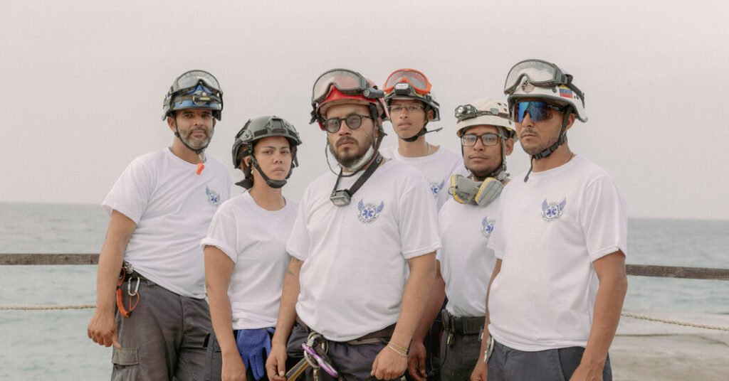 In Venezuela, These Rescue Workers and Volunteers Rushed Into the Earthquake Zone