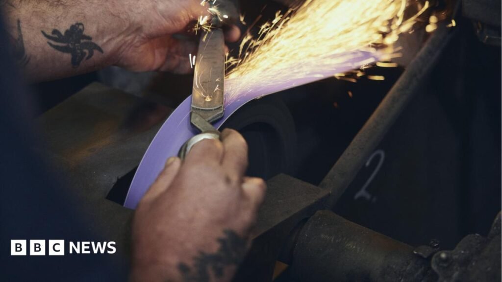 Manufacturing: How trainees combine tech and age-old skills