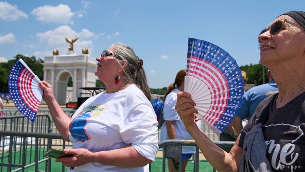 Dangerous heatwave hits peak temperatures along US east coast