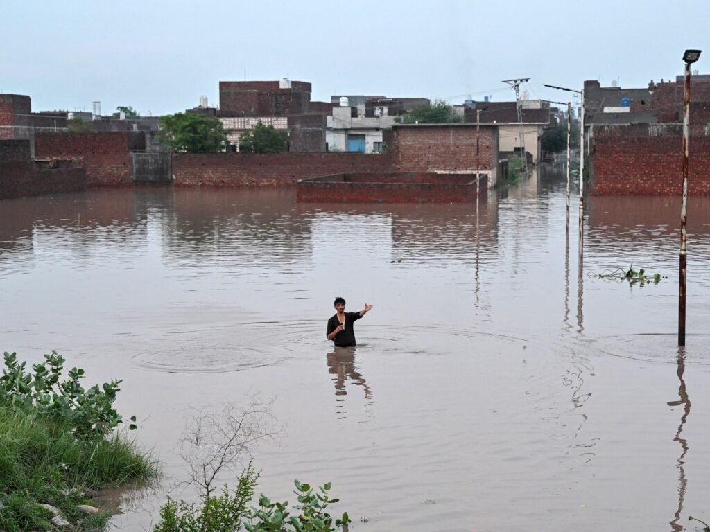 Death toll from Pakistan monsoon rains, floods tops 100 | Floods News