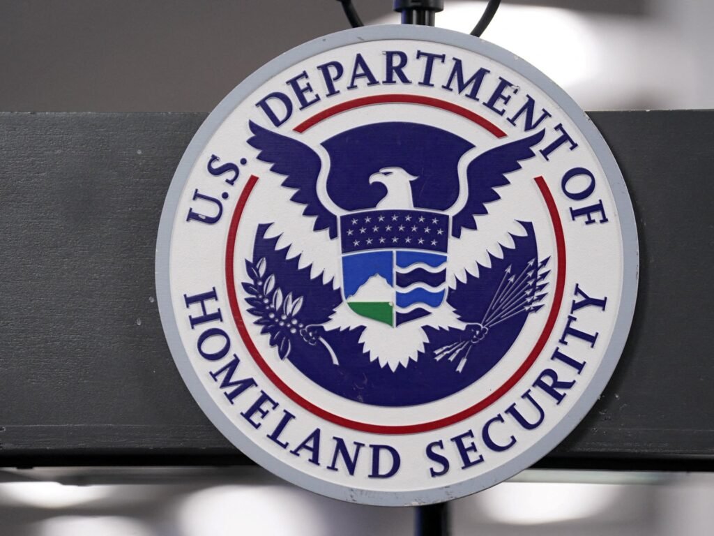 Trump limits length of visas for students, exchange visitors, journalists | Donald Trump News