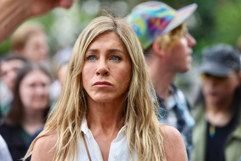 How Jennifer Aniston’s Inner Circle Feels About Her Boyfriend