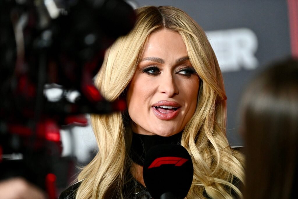 How Paris Hilton Stays Under The Radar In Public