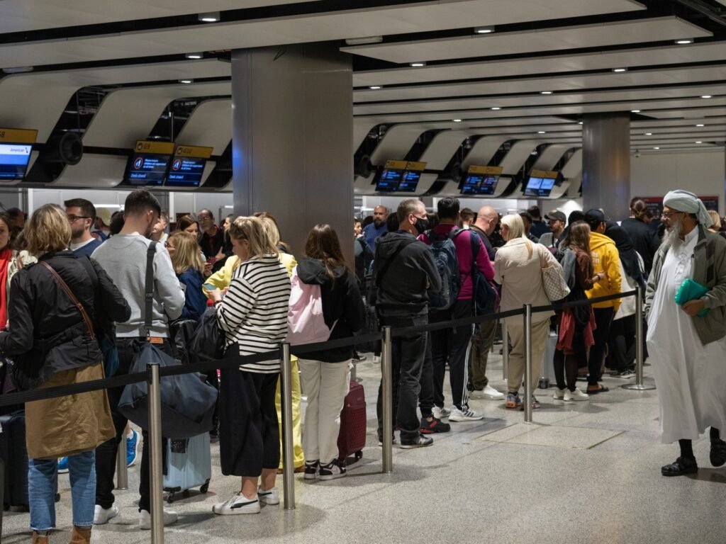 Hundreds of flights delayed, cancelled after UK air traffic control glitch | Aviation News
